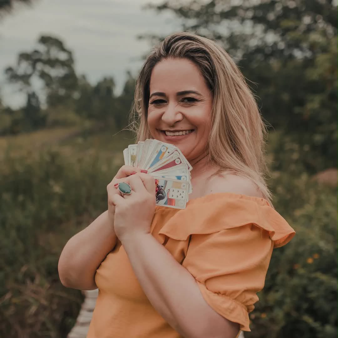 Consulta de Baralho Cigano com Terapeuta Aline Ferrão